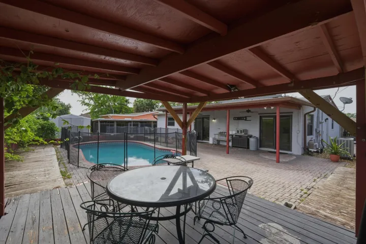 4841 Backyard Deck