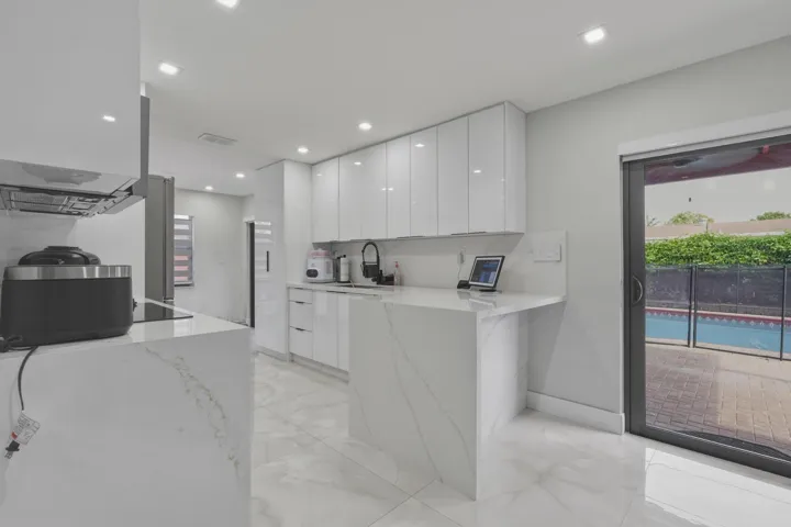 4841 Kitchen 3
