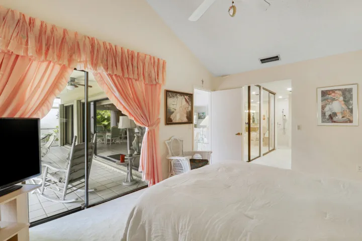 Primary Bedroom light & bright