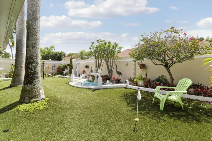 Backyard Astro Turf Putting Green