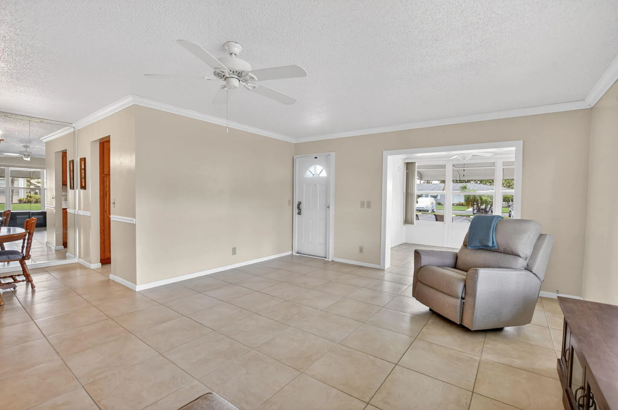 Large Living Rm