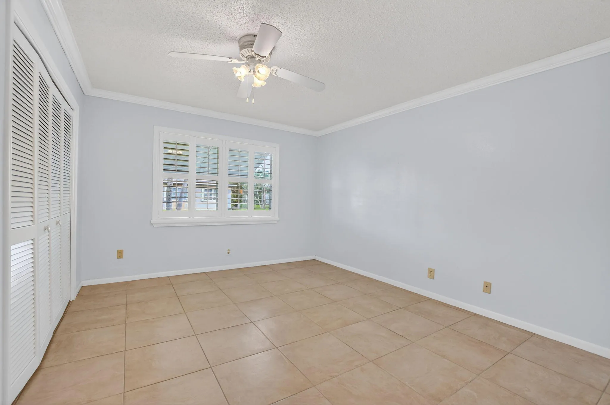 Large 2nd Bedroom - spy the plantation shutters + wall closet