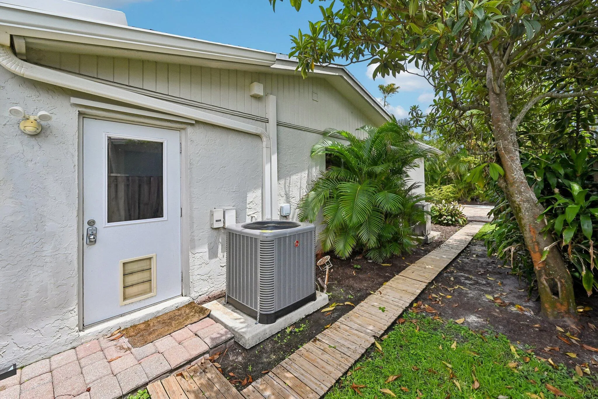 43-web-or-mls-NW 14th St-S2805-043