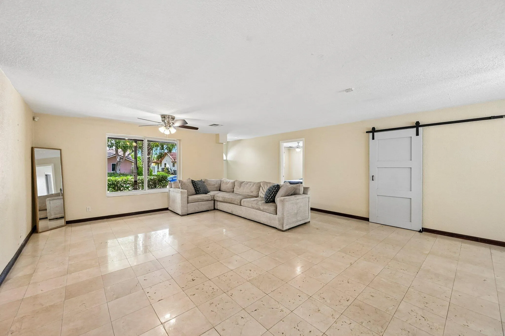 8-web-or-mls-NW 14th St-S2805-008