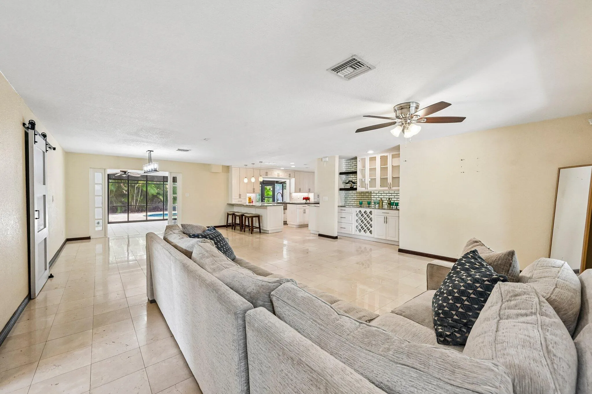 6-web-or-mls-NW 14th St-S2805-006