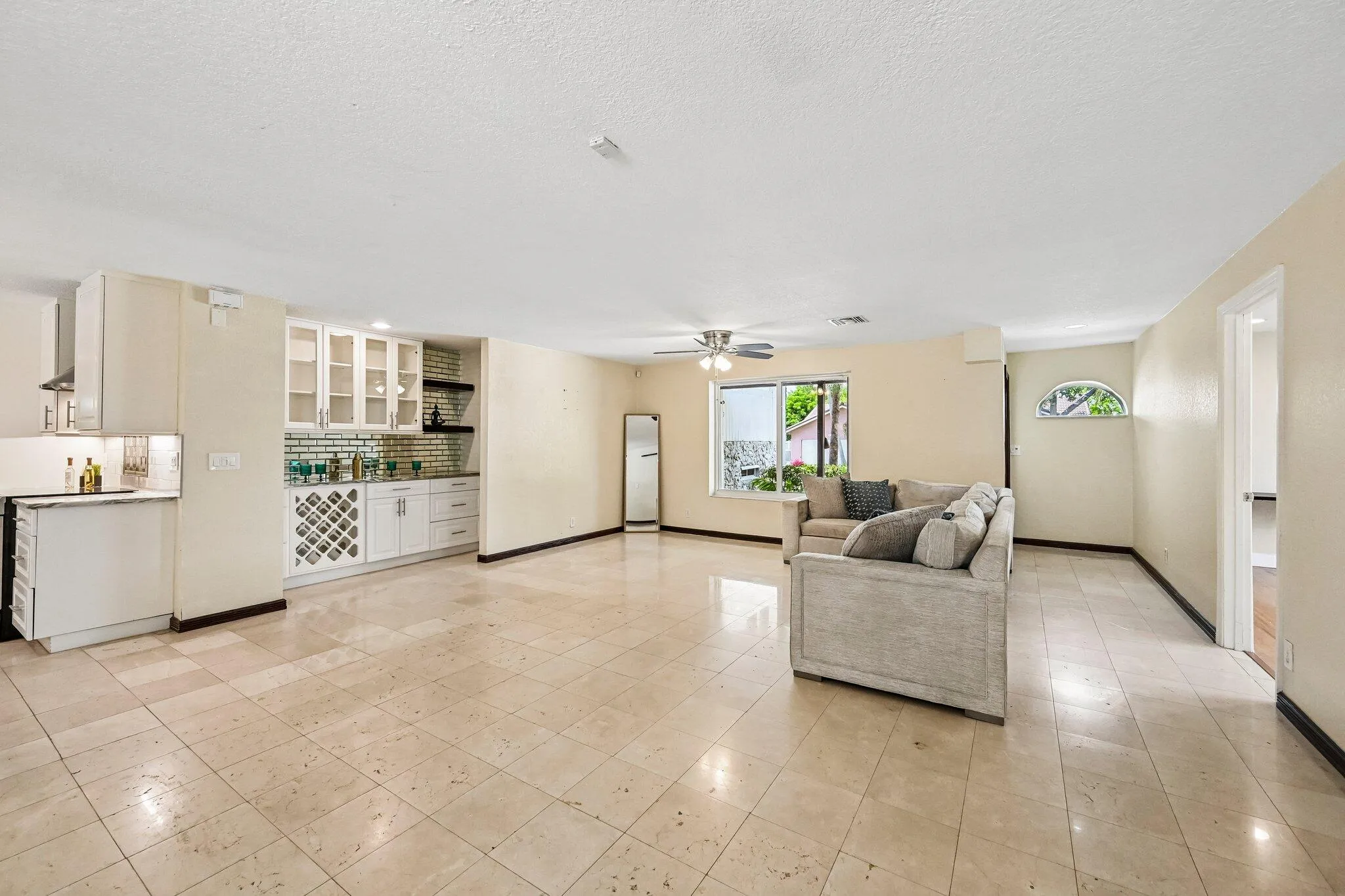 7-web-or-mls-NW 14th St-S2805-007