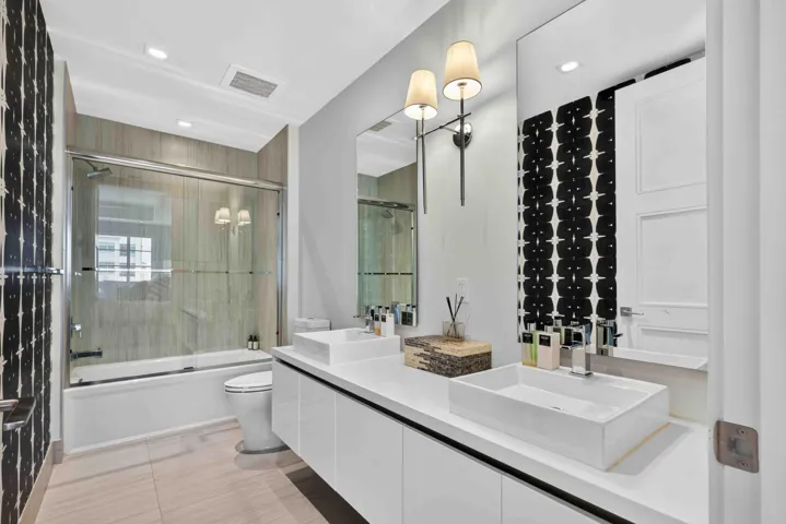 Ensuite Bathroom 3