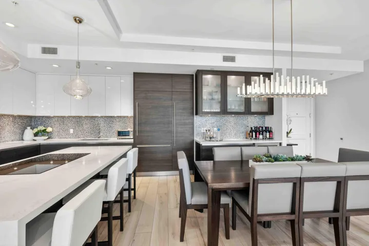 Kitchen/Dining Area