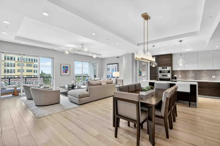 Living Room/Dining Area