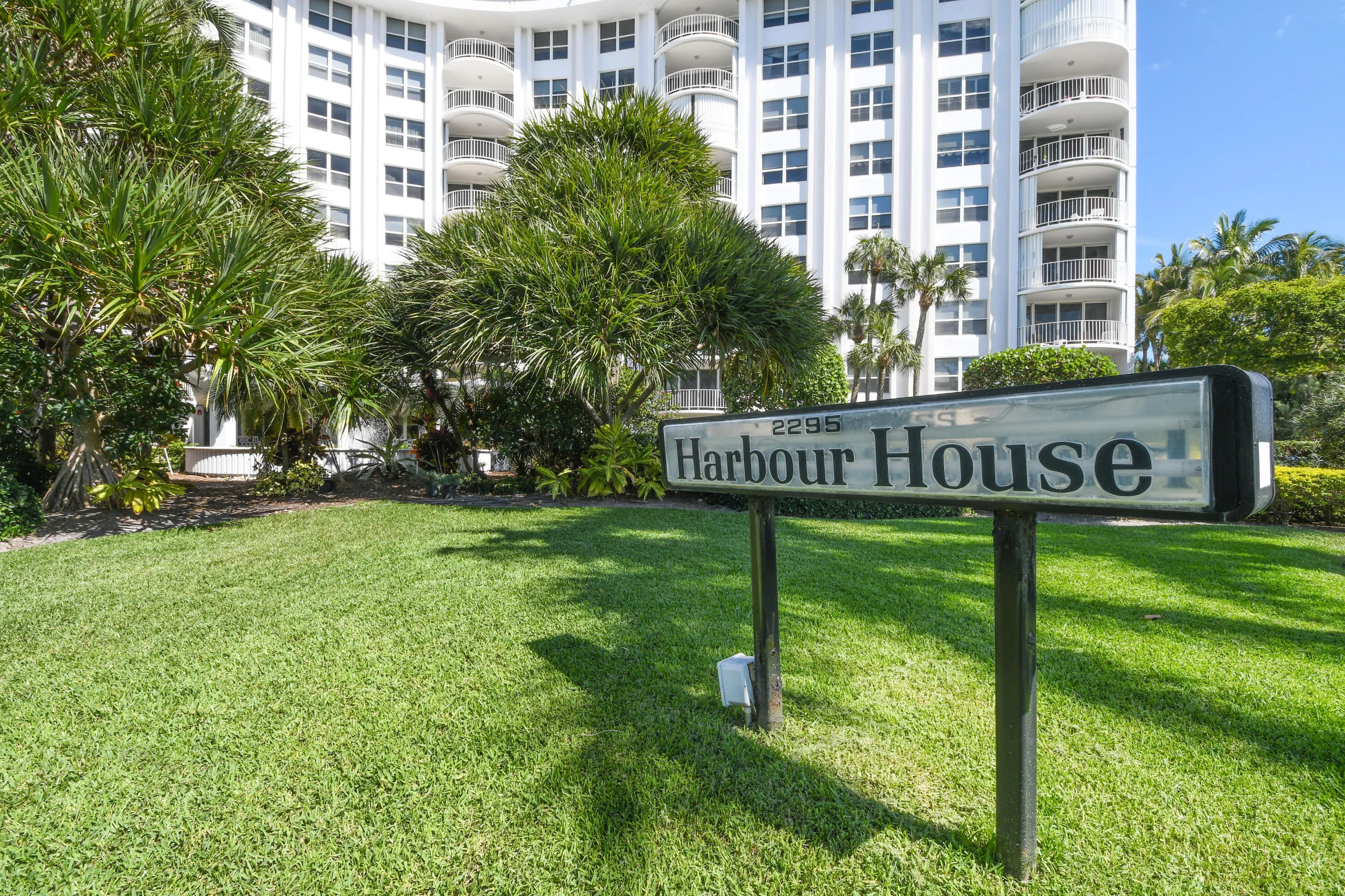 2295SOceanBlvd-HarbourHouse(7)
