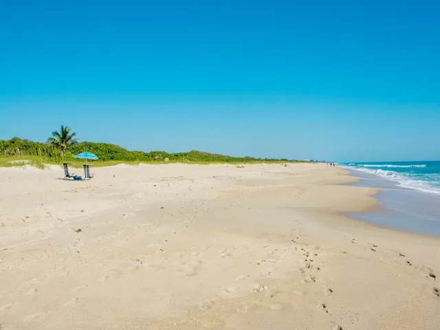 The beach is never crowded, the closes public beach access is 1/5 mile away