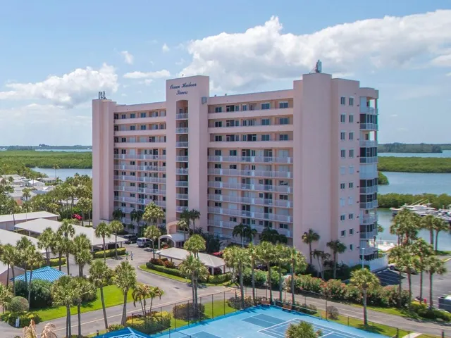 This building has Lobby 2 elevators, library, workout room, bike storage, and more!