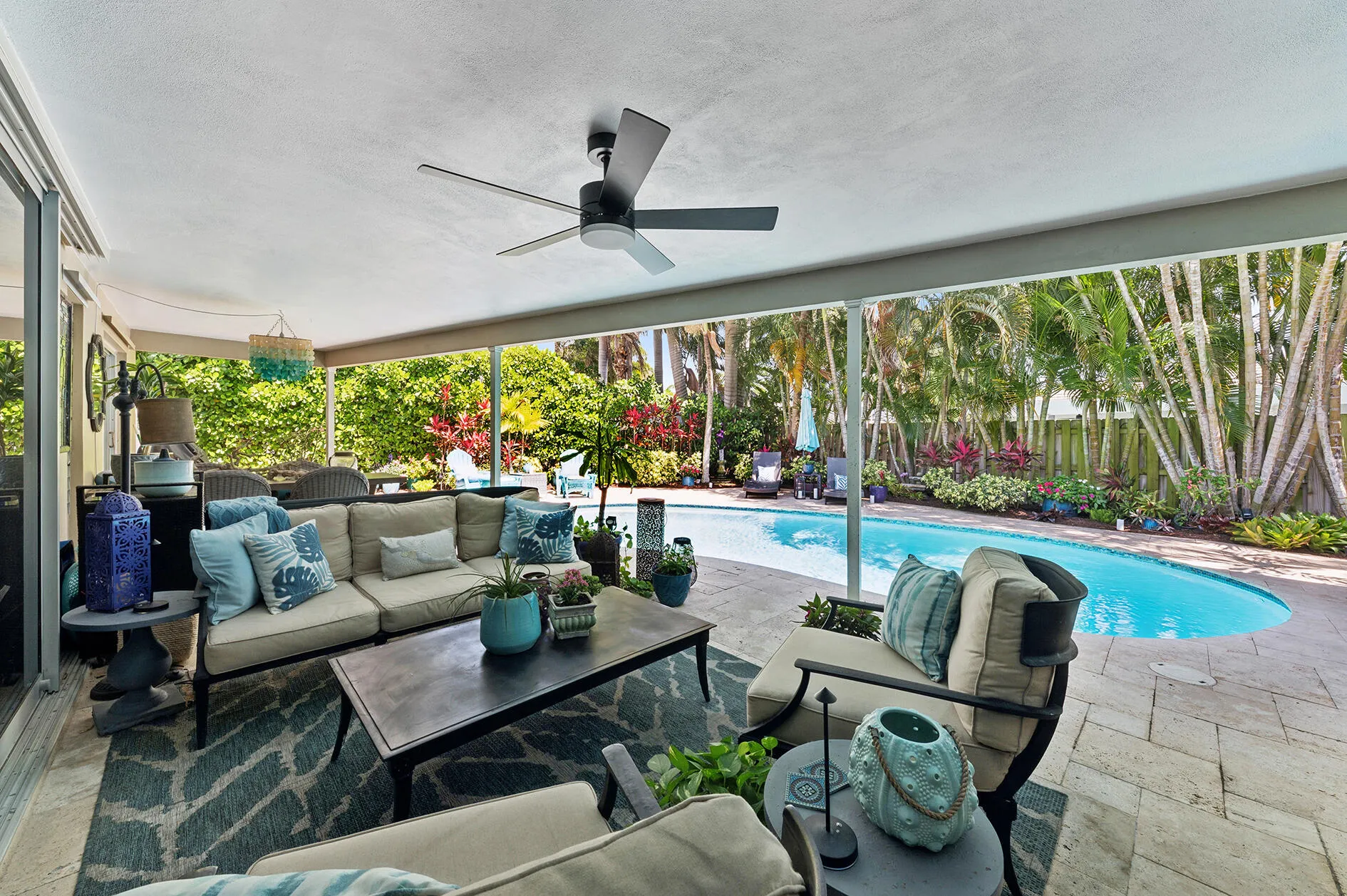 Covered patio & Outdoor Living Area