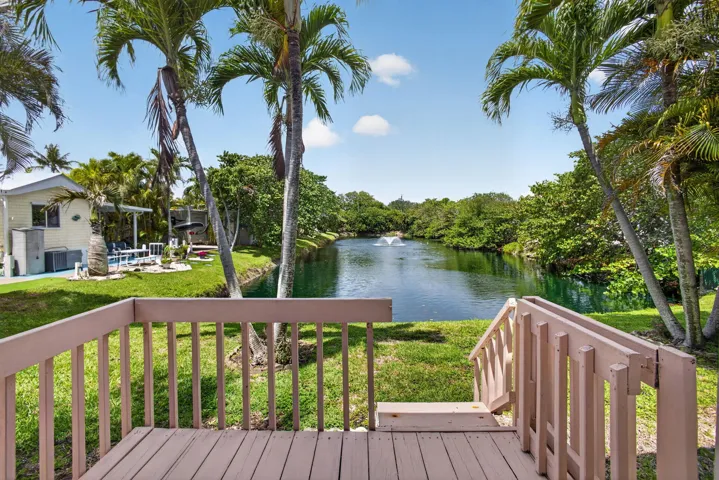 ok, back to property....back porch view!