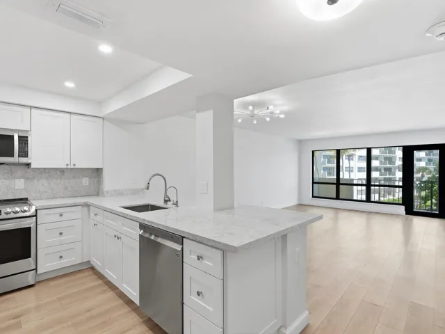 EntrywayKitchen