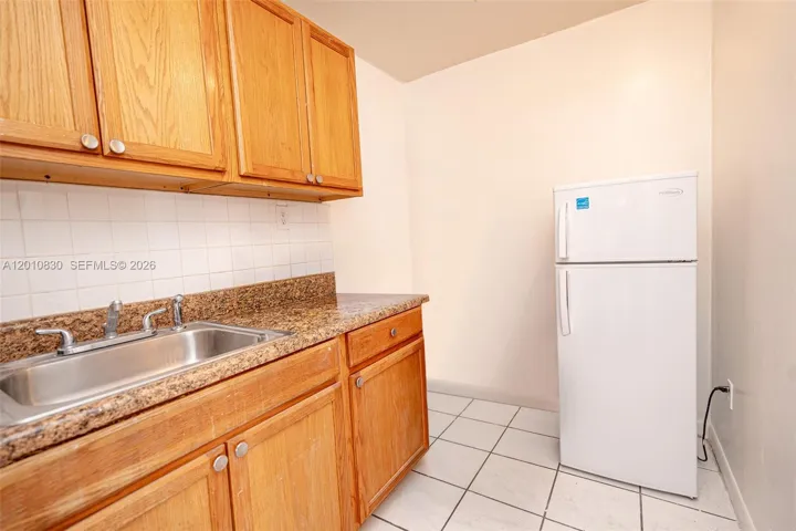 1/1 ENTRY TO PRIVATE LIVING SUITE (KITCHEN)
