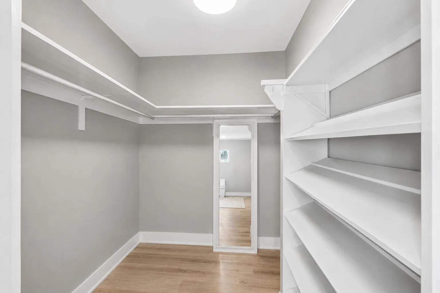 Master Walk-in
