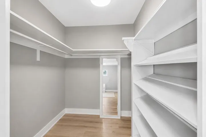 Master Walk-in