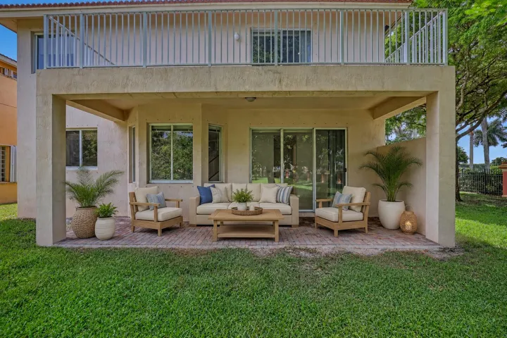 bellezza back patio staging