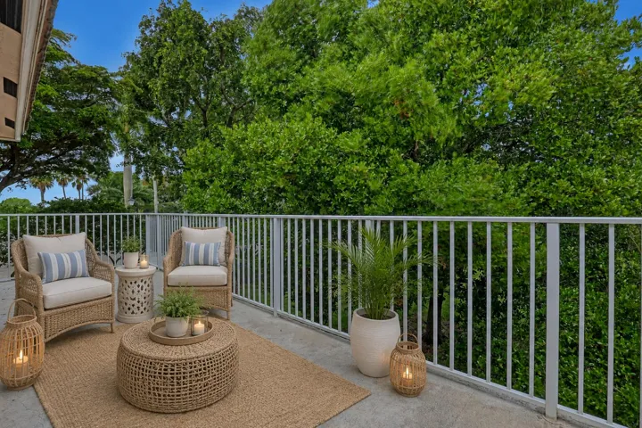 Bellezza Master balcony staged
