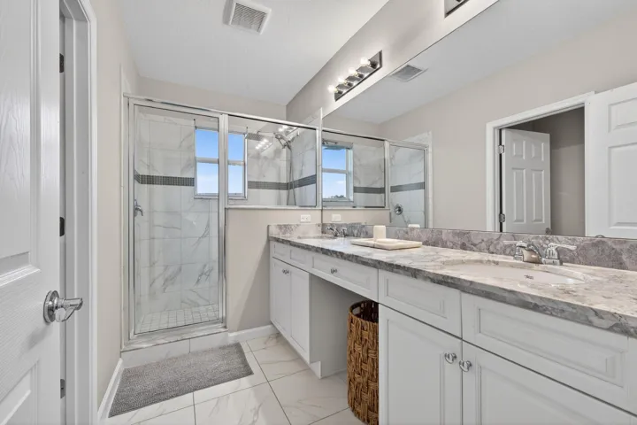 Main bedroom bathroom