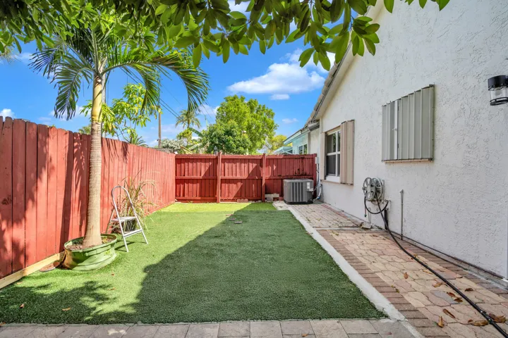 34-backyard-palm-ac-unit