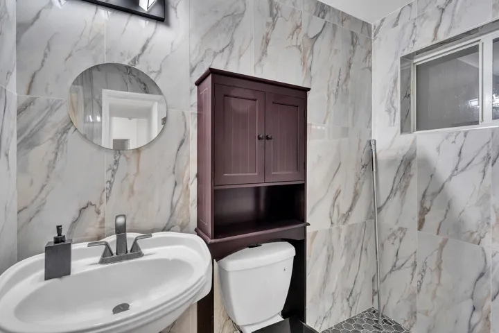 26-guest-bathroom-vanity