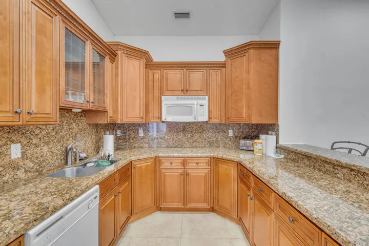 07-kitchen-counter