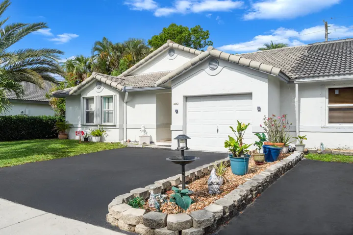 39-front-exterior-driveway