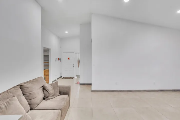01-living-room-entryway
