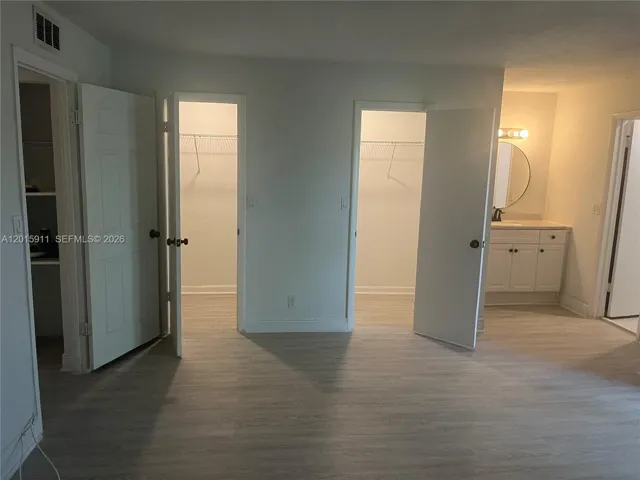 closets M. Bedroom