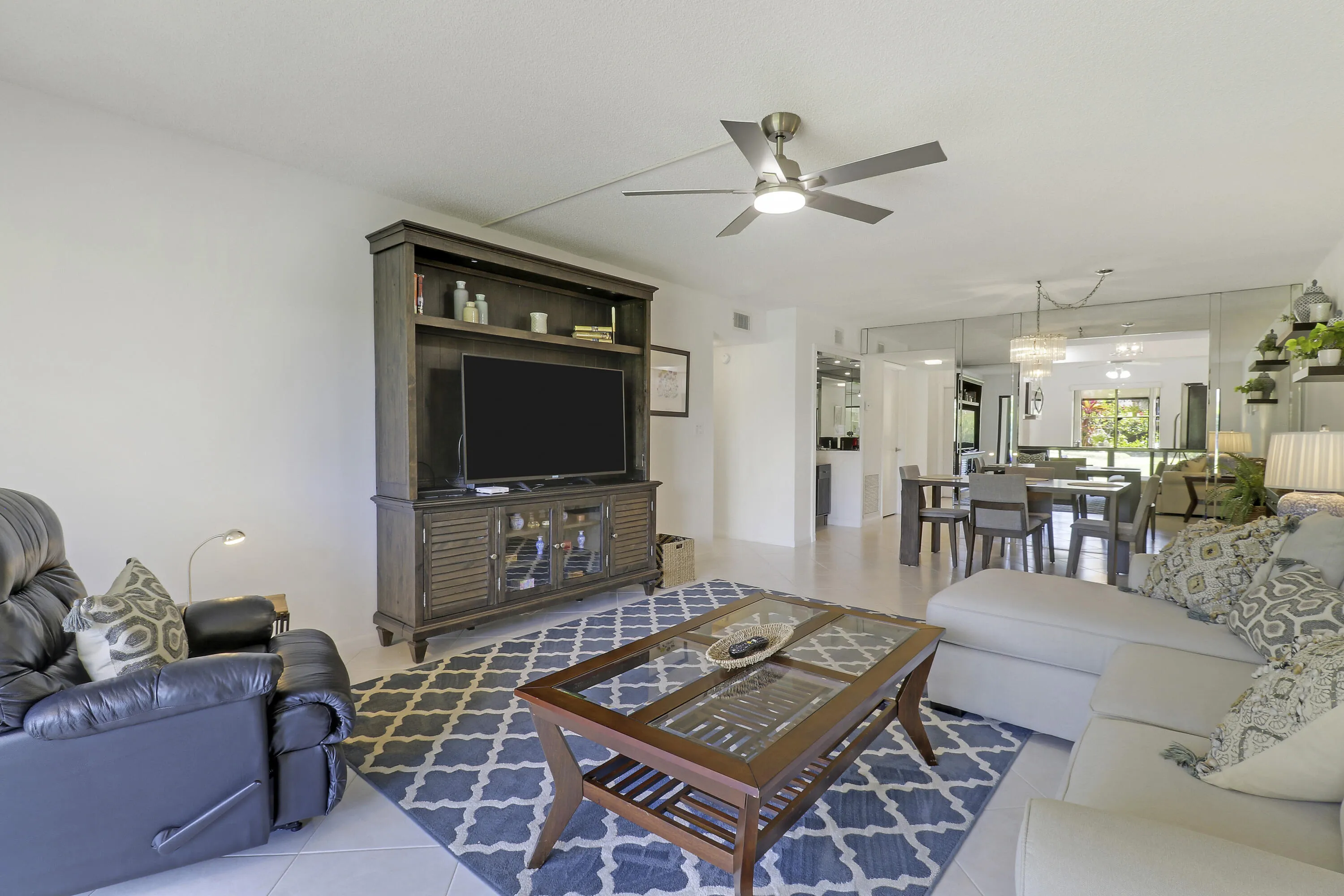 living room/dining
