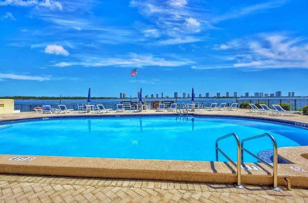 pool on intracoastal