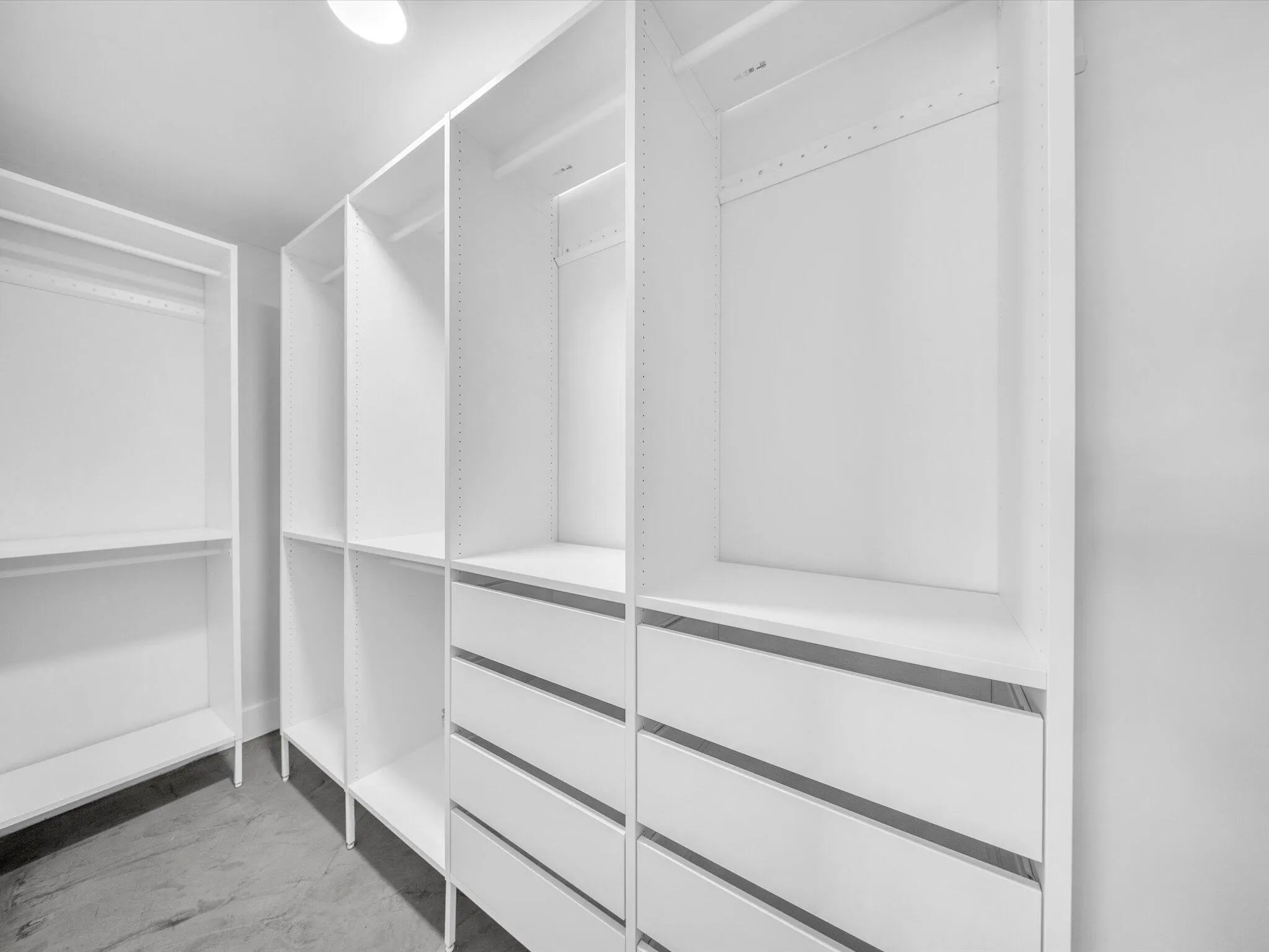 Master closet walk-in