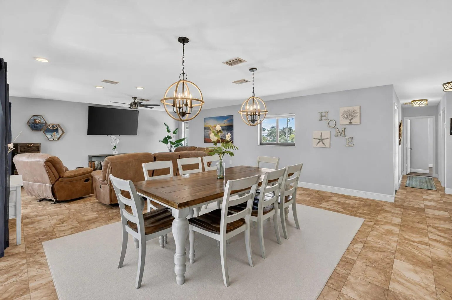 06 Dining Area