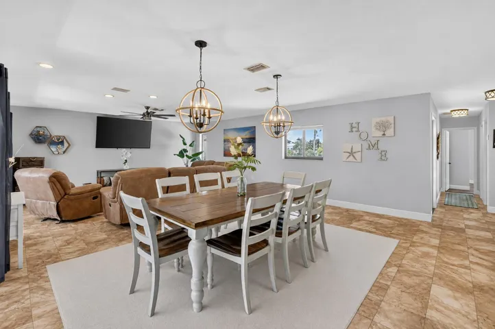 06 Dining Area