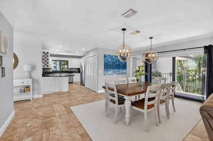 07 Dining Area