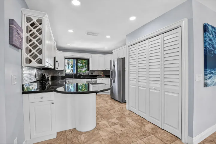 03 Kitchen