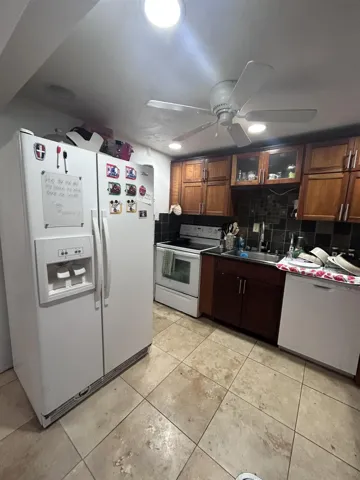 402- Kitchen