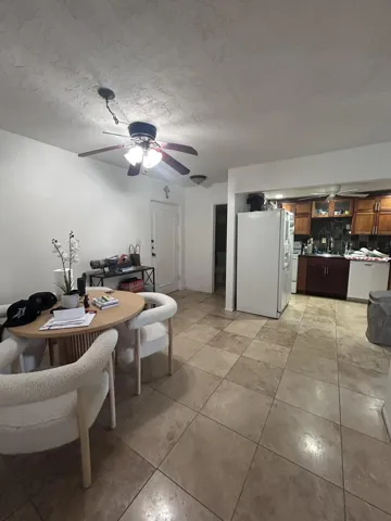 402- Kitchen Dining Room