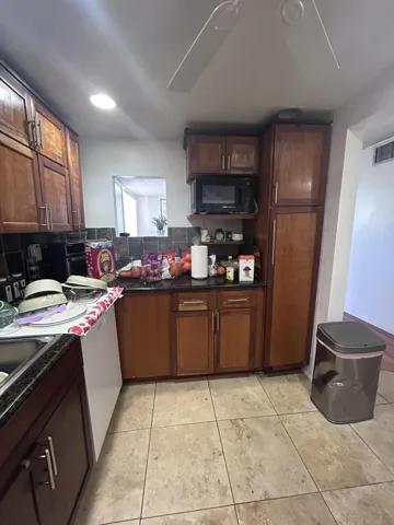 402- Kitchen 1