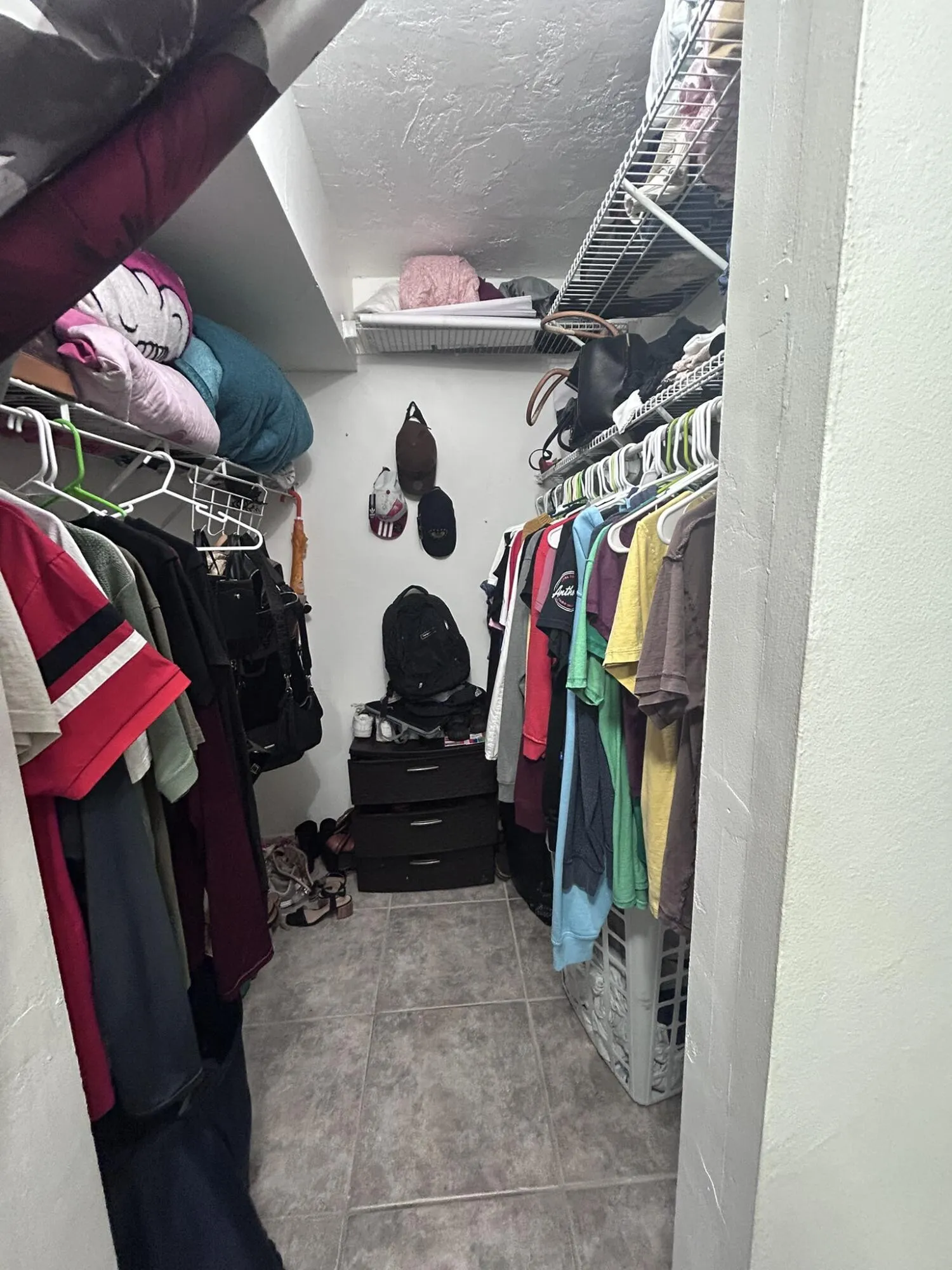 121- Walkin Closet