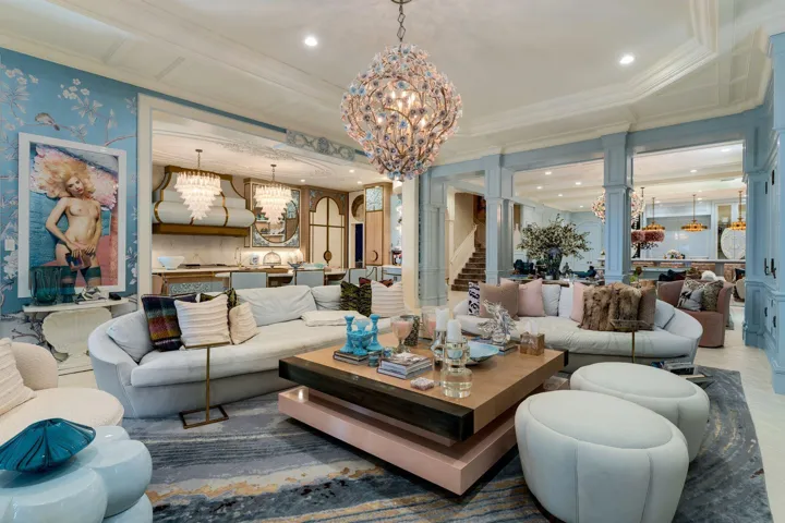 sitting area next to billiard room