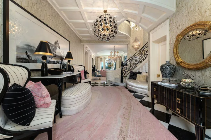 Front entrance Foyer