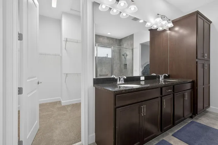 Master bedroom ensuite bath and walk in closet