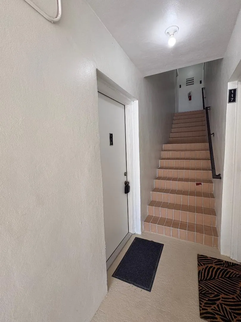 building entrance unit 118