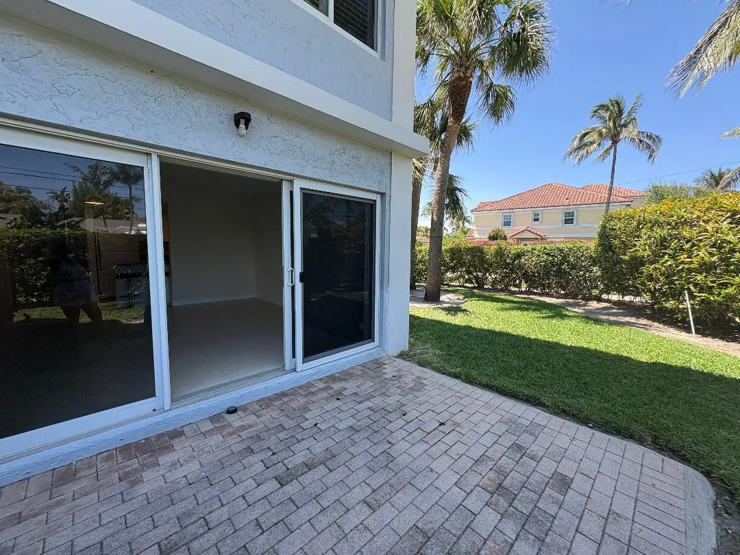 patio back unit 118