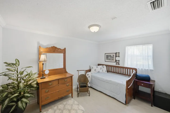 14-web-or-mls-108-carlisle-ln