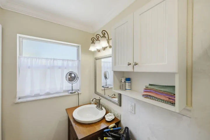 12-web-or-mls-108-carlisle-ln
