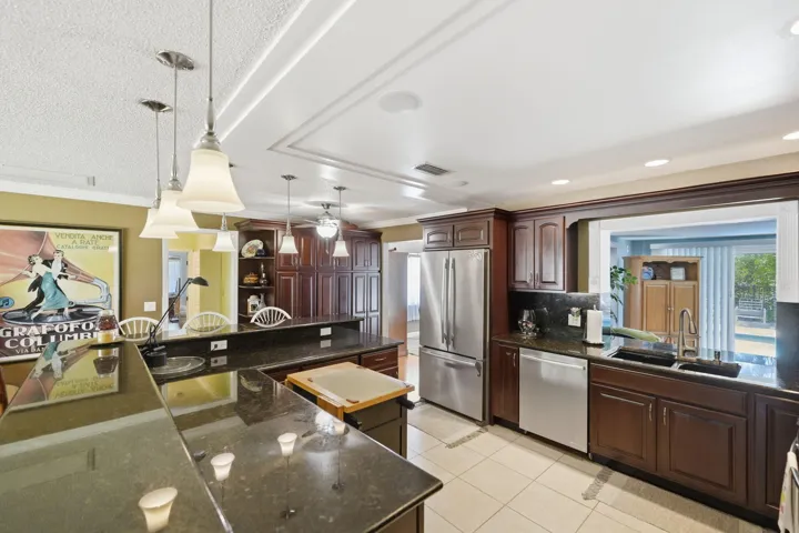 26-web-or-mls-108-carlisle-ln